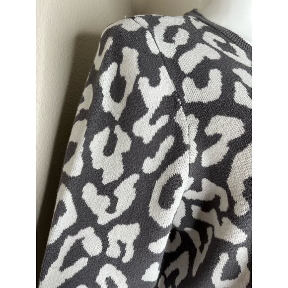 LANE BRYANT Dark Gray & White Leopard Print Crewneck Sweater Size 18 - Picture 5 of 16